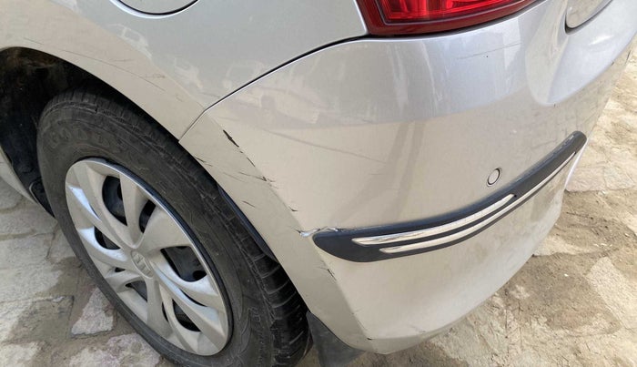 2019 Maruti Swift VXI, CNG, Manual, 85,761 km, Rear bumper - Minor scratches
