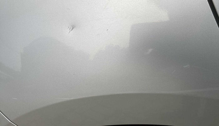 2019 Maruti Swift VXI, CNG, Manual, 85,761 km, Right quarter panel - Slightly dented