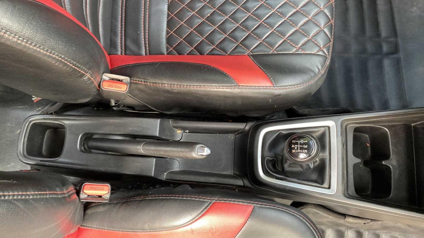 2019 Maruti Swift VXI, CNG, Manual, 85,761 km, Gear Lever