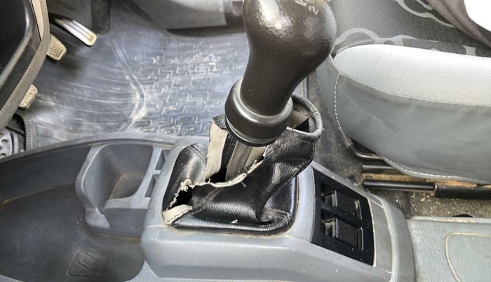 2015 Maruti Alto 800 LXI, Petrol, Manual, 45,518 km, Gear lever - Boot cover slightly torn