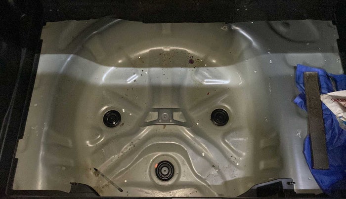 2020 Maruti Swift VXI, Petrol, Manual, 46,830 km, Dicky (Boot door) - Tool missing