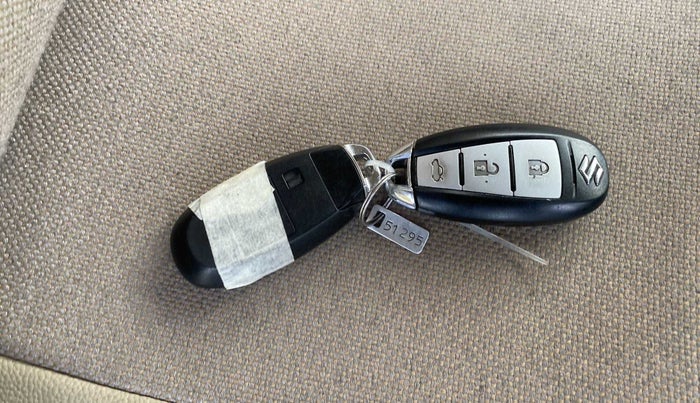 2015 Maruti Swift Dzire ZXI, Petrol, Manual, 37,430 km, Key Close Up