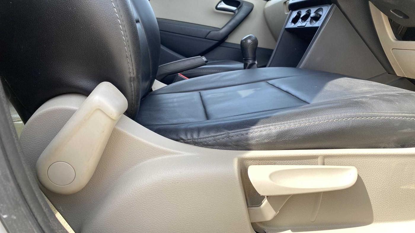 2013 Volkswagen Polo COMFORTLINE 1.2L, Diesel, Manual, 83,777 km, Driver Side Adjustment Panel