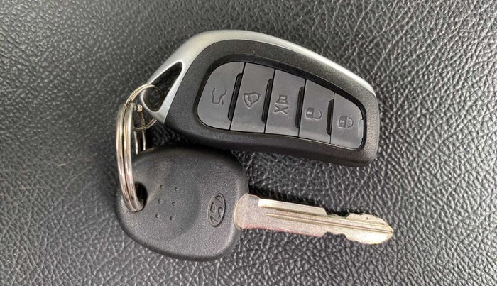 2019 Hyundai NEW SANTRO MAGNA, Petrol, Manual, 21,560 km, Key Close Up