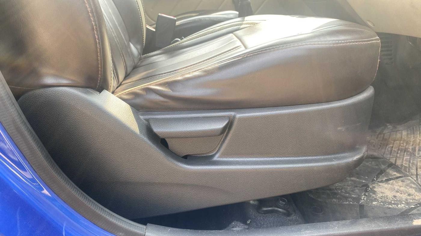 2015 Hyundai Eon D-LITE+, Petrol, Manual, 19,090 km, Driver Side Adjustment Panel