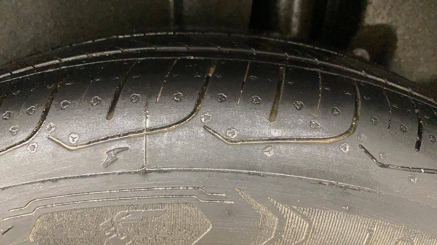 2018 Maruti Ertiga VXI, Petrol, Manual, 76,184 km, Left Rear Tyre Tread