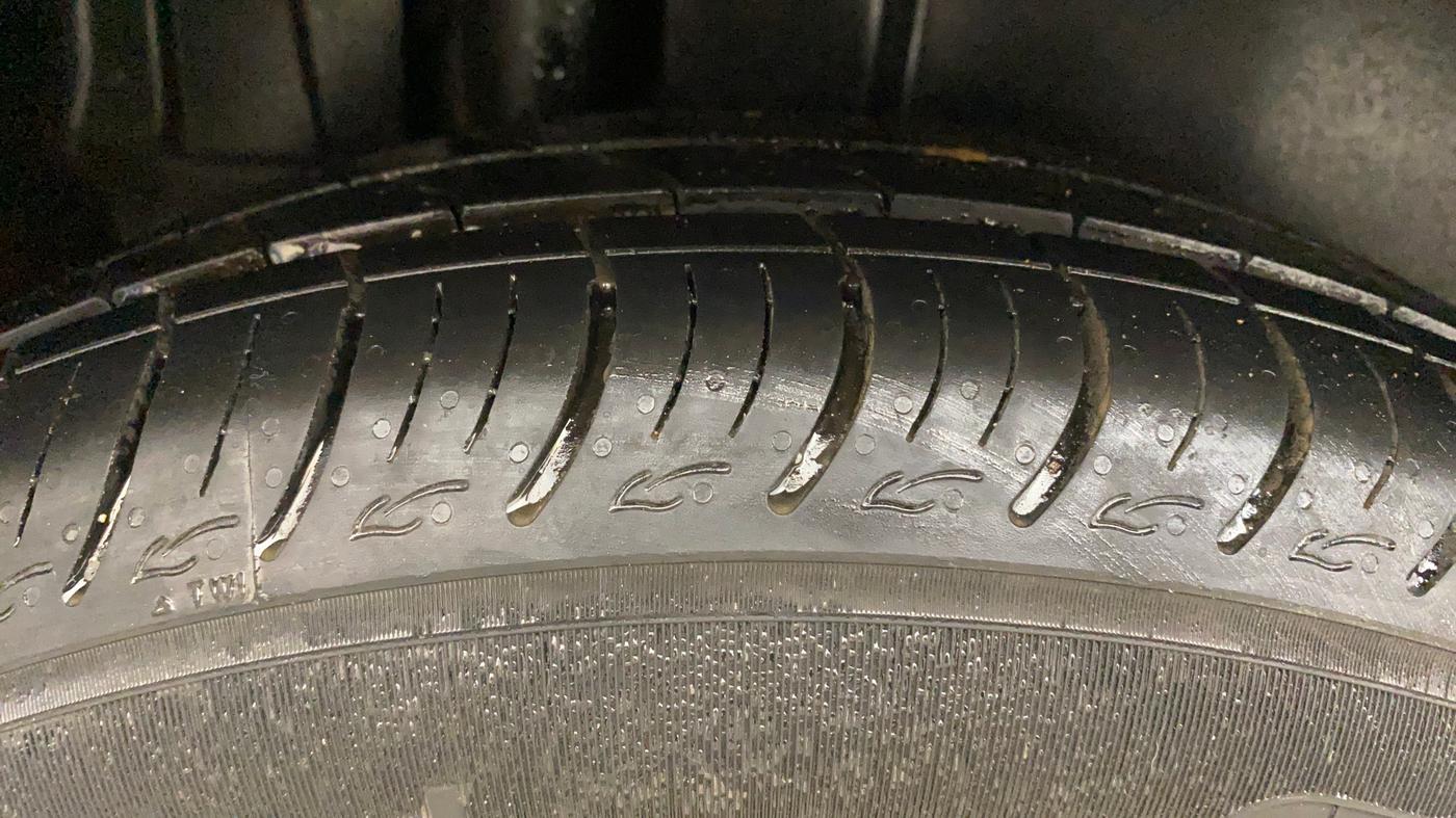 2018 Maruti Ertiga VXI, Petrol, Manual, 76,184 km, Right Rear Tyre Tread