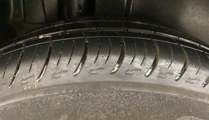 2018 Maruti Ertiga VXI, Petrol, Manual, 76,184 km, Right Rear Tyre Tread