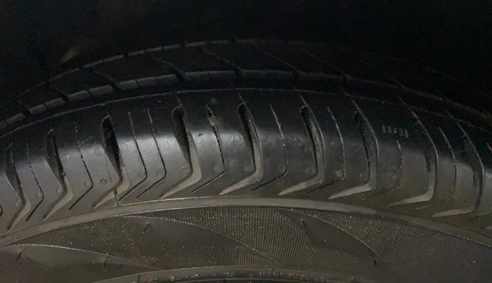 2019 Hyundai NEW SANTRO SPORTZ CNG, CNG, Manual, 76,318 km, Left Front Tyre Tread