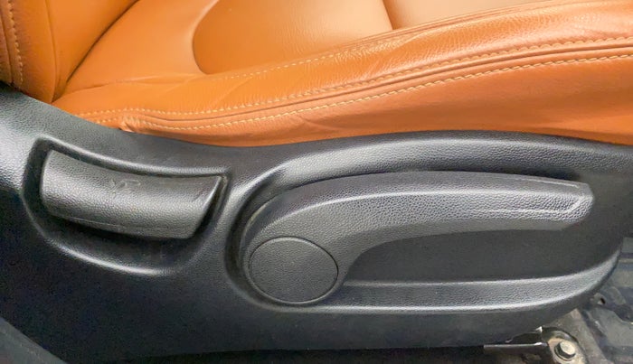 2018 Hyundai Creta SX AT 1.6 DIESEL, Diesel, Automatic, 94,599 km, Driver Side Adjustment Panel