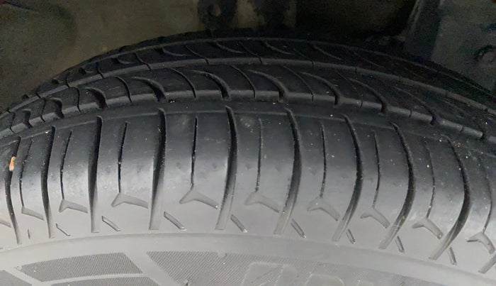 2015 Nissan Micra Active XL, Petrol, Manual, 1,02,132 km, Right Front Tyre Tread
