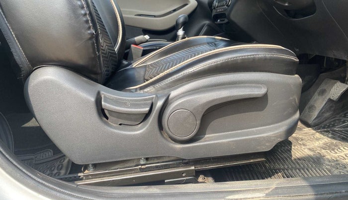 2015 Hyundai Elite i20 ASTA 1.2, Petrol, Manual, 75,292 km, Driver Side Adjustment Panel