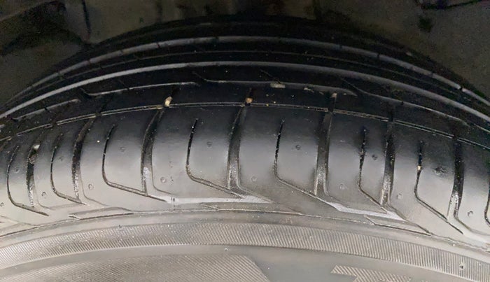 2022 Tata NEXON XZA PLUS PETROL DARK EDITION, Petrol, Automatic, 16,554 km, Right Rear Tyre Tread