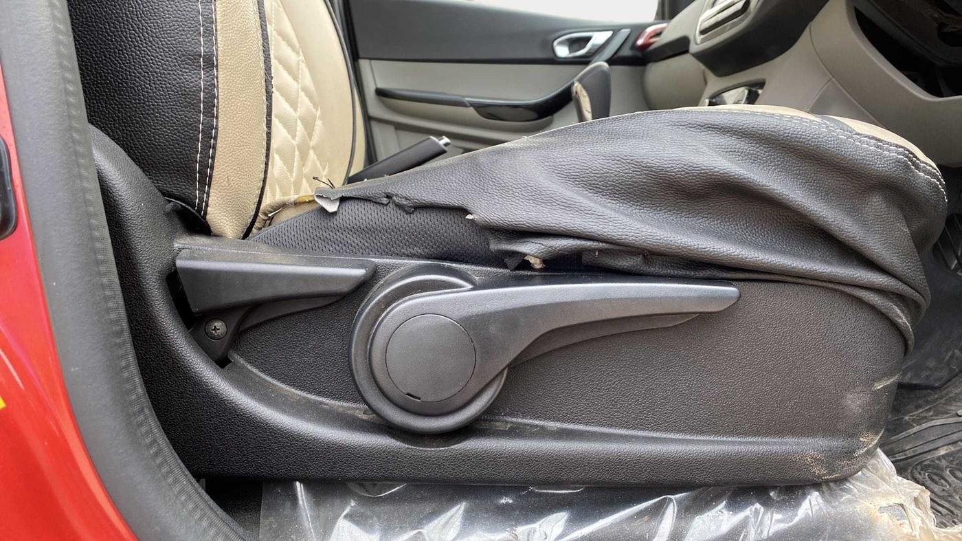 2019 Tata Tiago XZA PLUS PETROL, Petrol, Automatic, 16,697 km, Driver Side Adjustment Panel