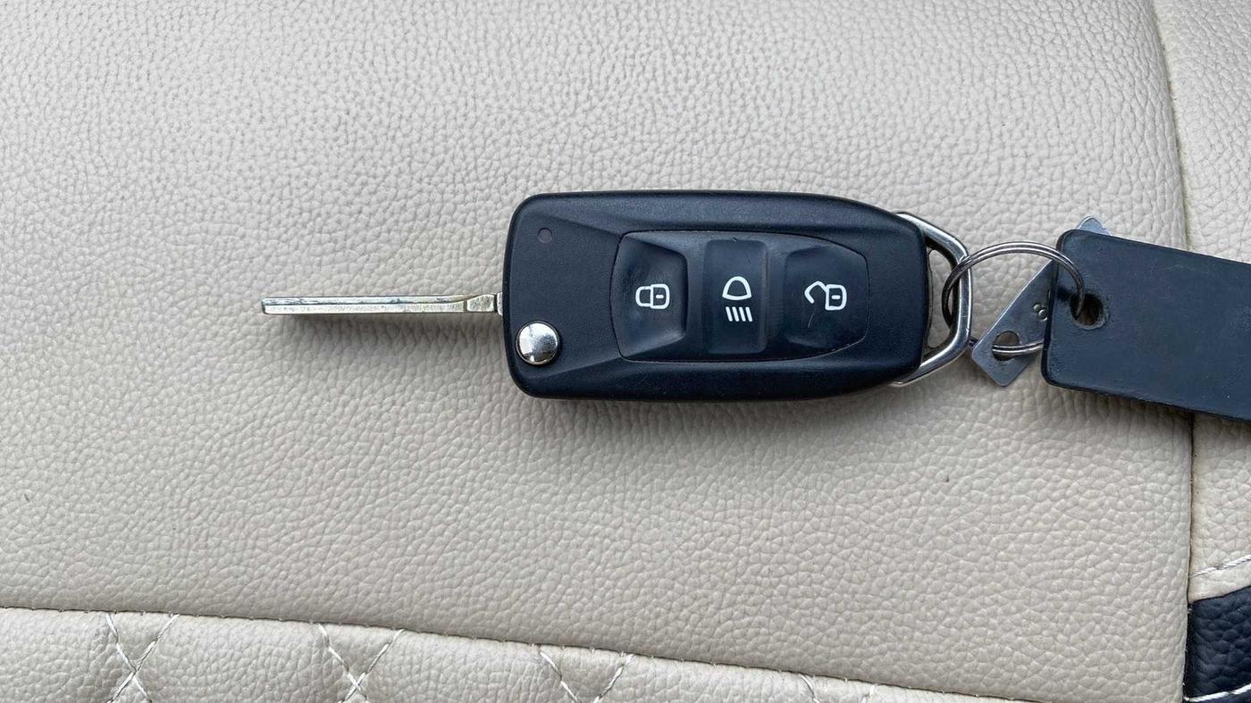 2019 Tata Tiago XZA PLUS PETROL, Petrol, Automatic, 16,697 km, Key Close Up