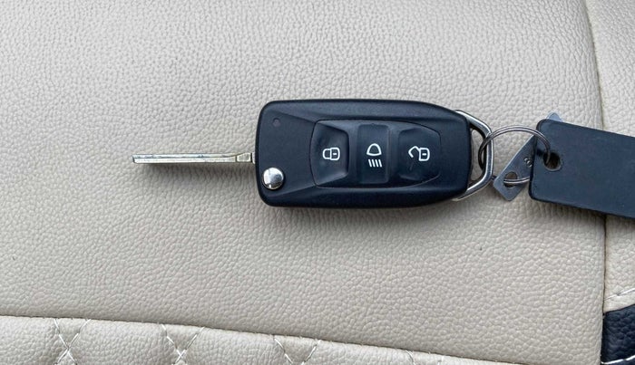 2019 Tata Tiago XZA PLUS PETROL, Petrol, Automatic, 16,697 km, Key Close Up