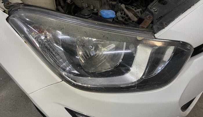 2013 Hyundai i20 MAGNA (O) 1.2, Petrol, Manual, 51,859 km, Right headlight - Clamp has minor damage