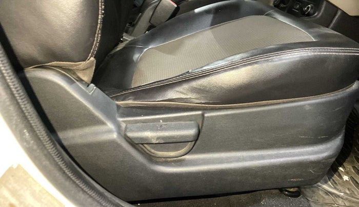 2013 Hyundai i20 MAGNA (O) 1.2, Petrol, Manual, 51,859 km, Driver Side Adjustment Panel