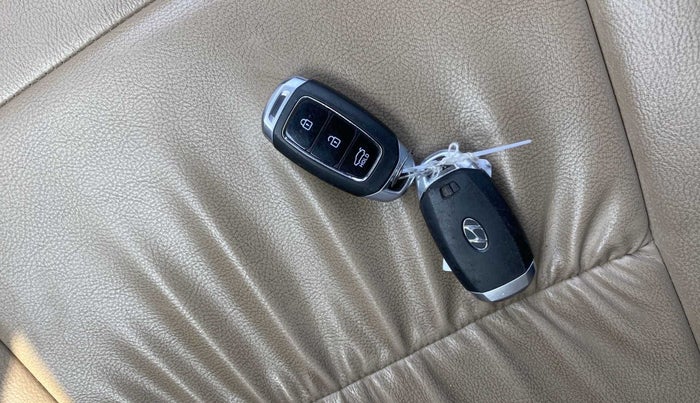 2019 Hyundai Verna 1.6 VTVT SX, Petrol, Manual, 26,288 km, Key Close Up