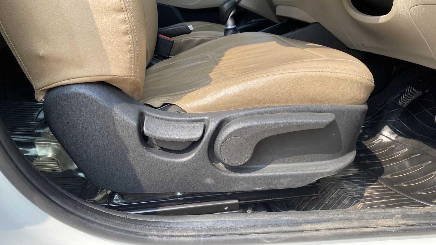 2019 Hyundai Verna 1.6 VTVT SX, Petrol, Manual, 26,288 km, Driver Side Adjustment Panel
