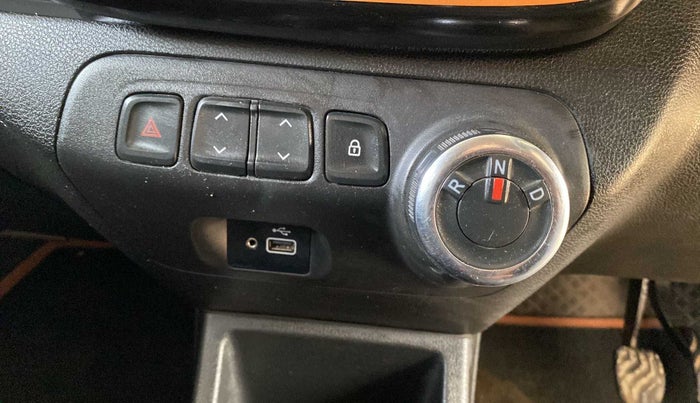 2018 Renault Kwid CLIMBER 1.0 AMT, Petrol, Automatic, 32,307 km, Gear Lever