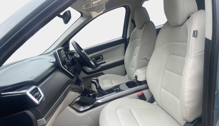 2021 Tata Safari XZA, Diesel, Automatic, 9,339 km, Right Side Front Door Cabin