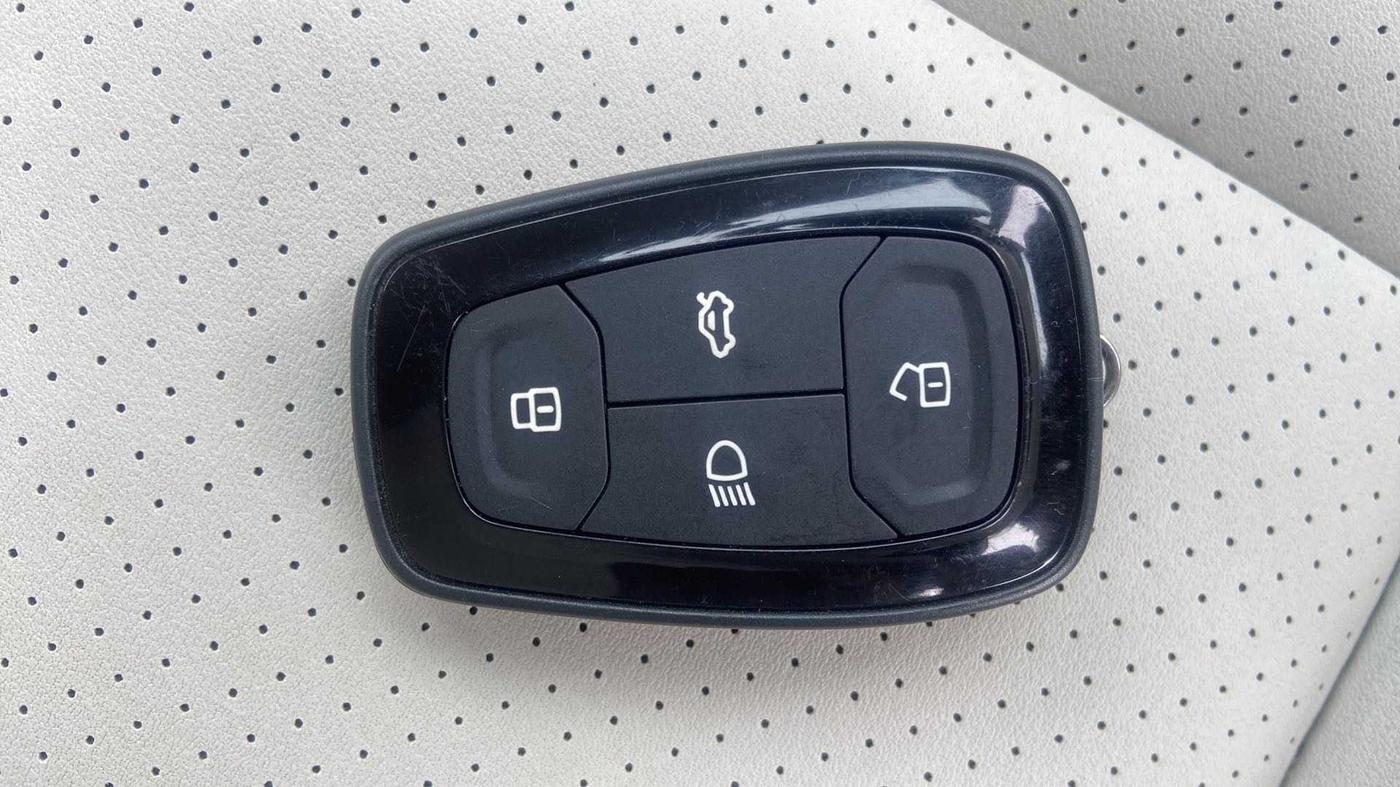 2021 Tata Safari XZA, Diesel, Automatic, 9,339 km, Key Close Up