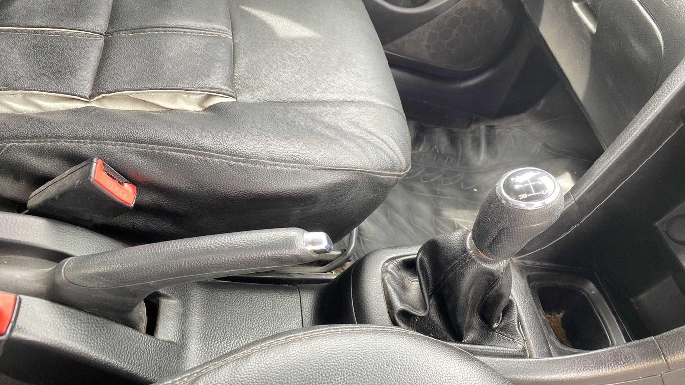 2014 Maruti Swift VXI, CNG, Manual, 90,886 km, Gear Lever
