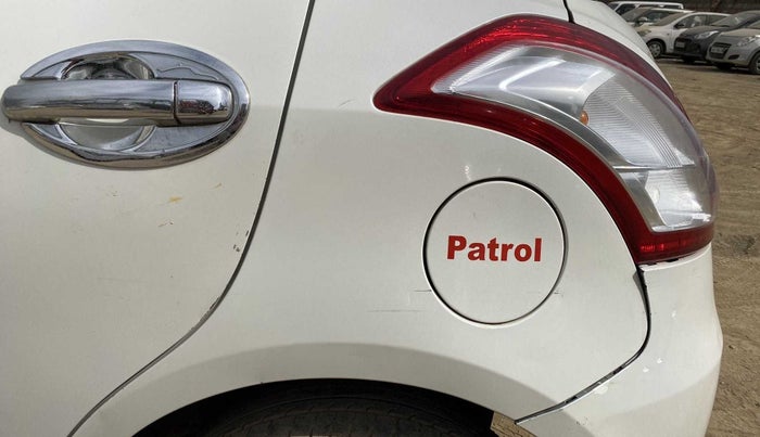 2014 Maruti Swift VXI, CNG, Manual, 90,886 km, Left quarter panel - Slightly dented