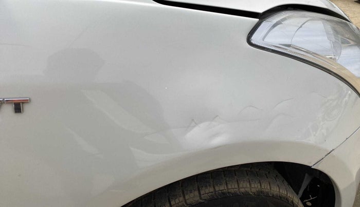 2014 Maruti Swift VXI, CNG, Manual, 90,886 km, Right fender - Lining loose