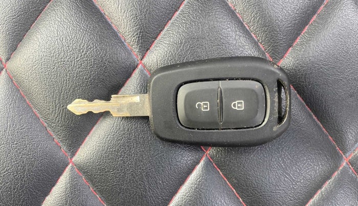 2021 Renault Kwid RXT 1.0 AMT (O), Petrol, Automatic, 5,567 km, Key Close Up