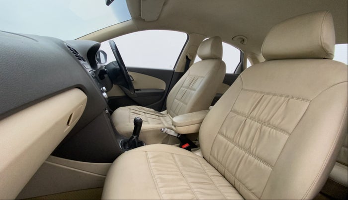 2011 Volkswagen Vento HIGHLINE DIESEL 1.6, Diesel, Manual, 83,897 km, Right Side Front Door Cabin