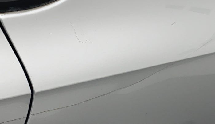 2011 Volkswagen Vento HIGHLINE DIESEL 1.6, Diesel, Manual, 83,897 km, Left quarter panel - Minor scratches