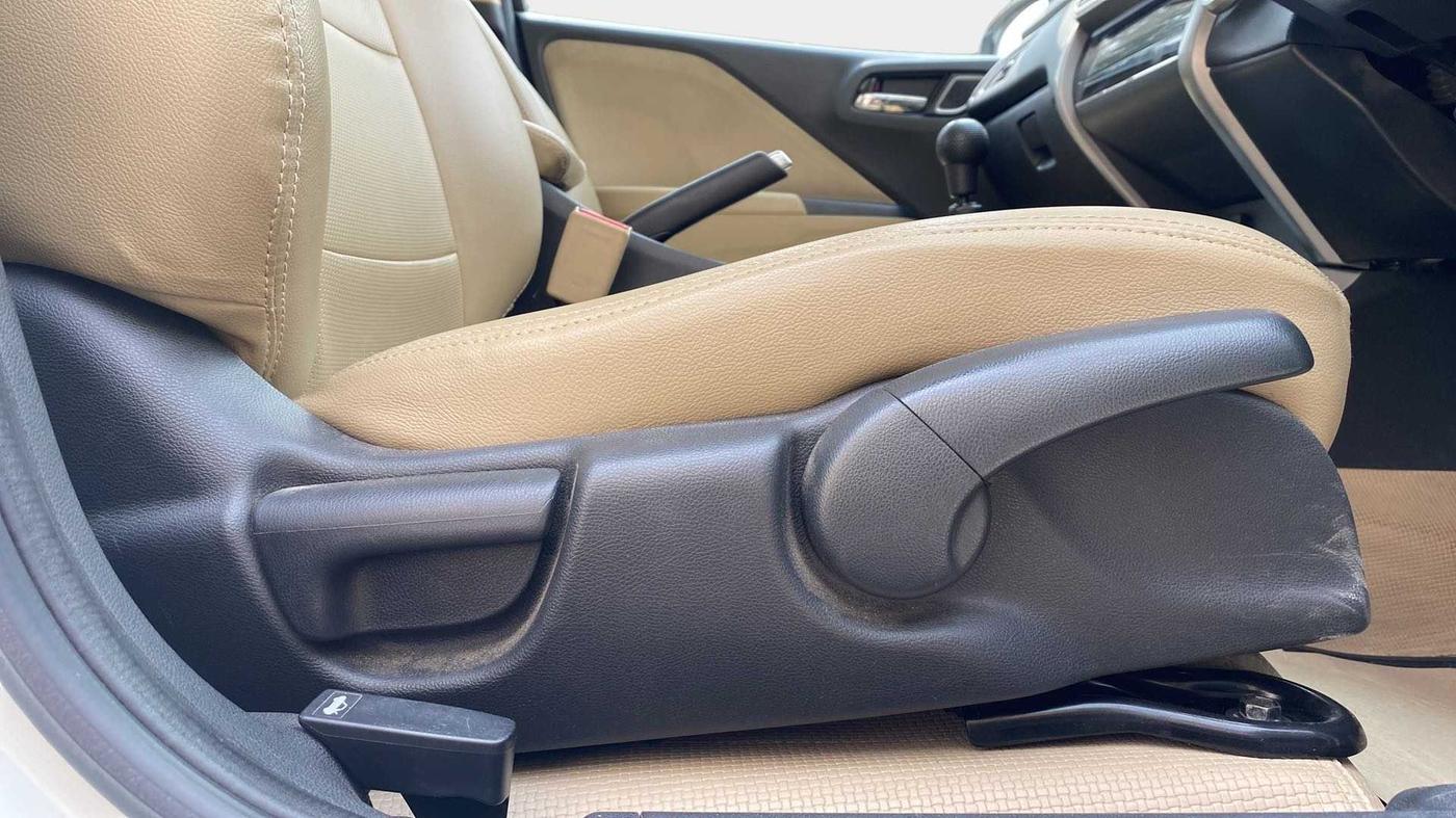 2018 Honda City 1.5L I-VTEC V MT, Petrol, Manual, 44,401 km, Driver Side Adjustment Panel