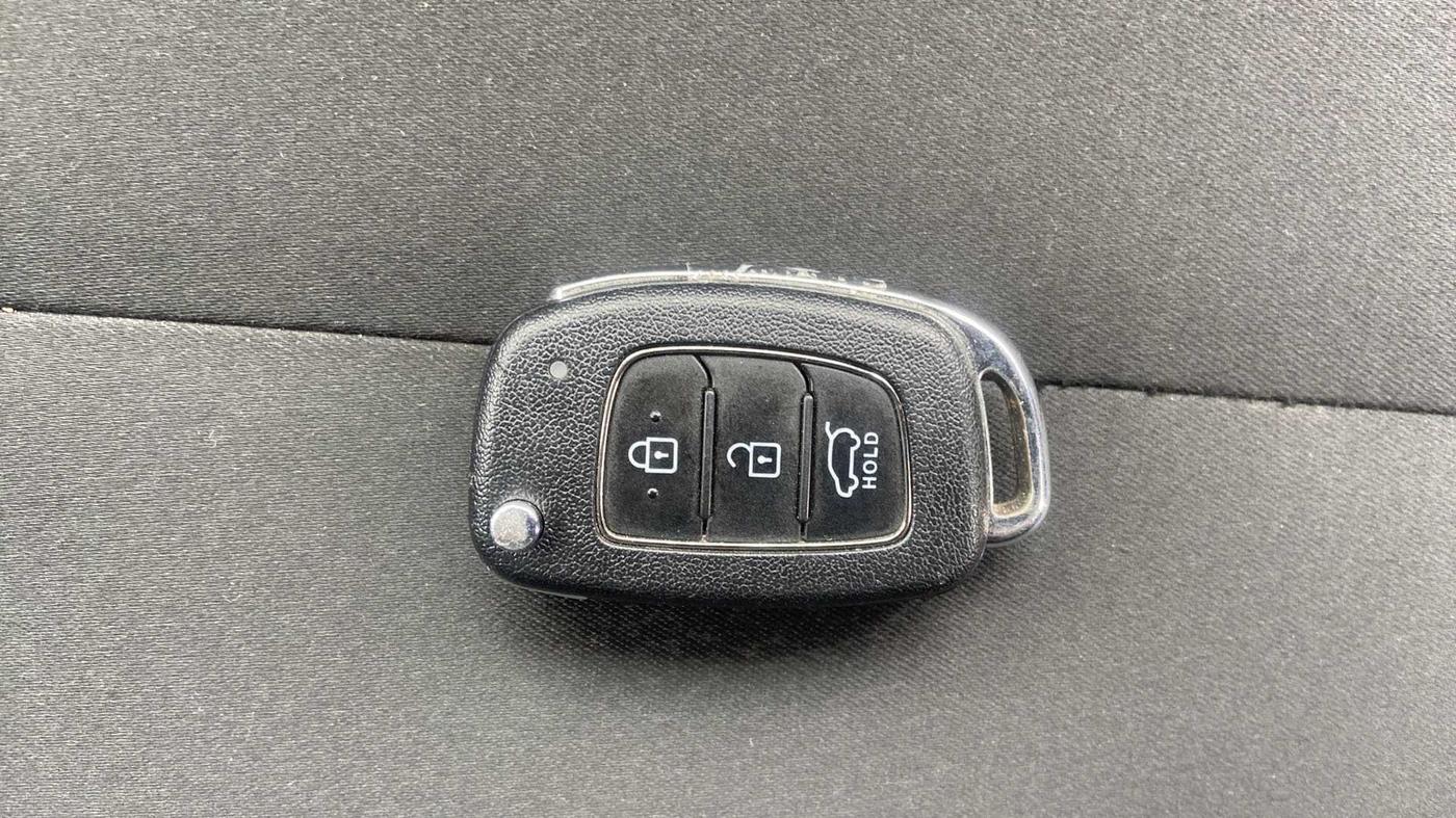 2022 Hyundai NEW I20 SPORTZ 1.2 AT, Petrol, Automatic, 13,772 km, Key Close Up