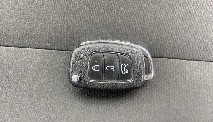 2022 Hyundai NEW I20 SPORTZ 1.2 AT, Petrol, Automatic, 13,772 km, Key Close Up