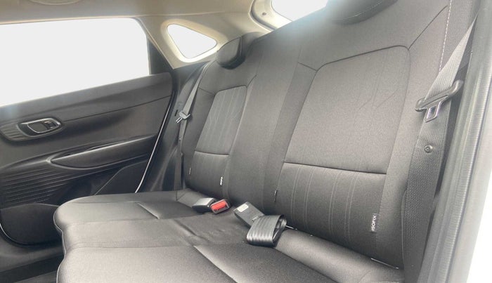 2022 Hyundai NEW I20 SPORTZ 1.2 AT, Petrol, Automatic, 13,772 km, Right Side Rear Door Cabin