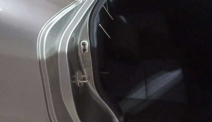 2021 Toyota Glanza V CVT, Petrol, Automatic, 9,570 km, Right rear door - Door Stopper rubber missing