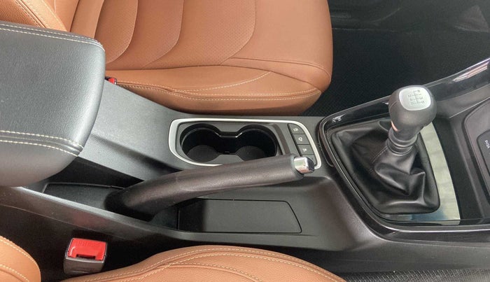 2020 MG HECTOR PLUS SHARP 1.5 PETROL TURBO HYBRID MT 6-STR, Petrol, Manual, 24,551 km, Gear Lever
