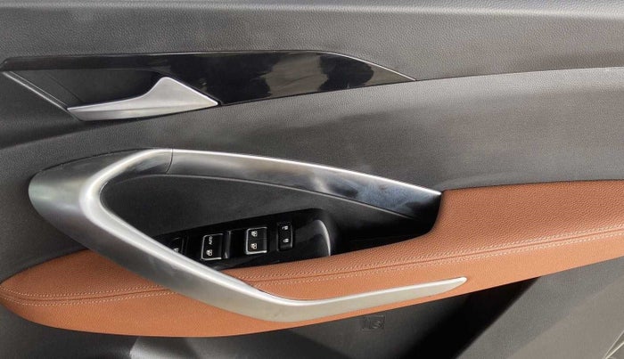 2020 MG HECTOR PLUS SHARP 1.5 PETROL TURBO HYBRID MT 6-STR, Petrol, Manual, 24,551 km, Driver Side Door Panels Control