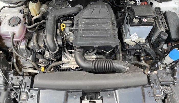 2022 Volkswagen VIRTUS HIGHLINE TSI 1.0 MT, Petrol, Manual, 24,126 km, Open Bonet