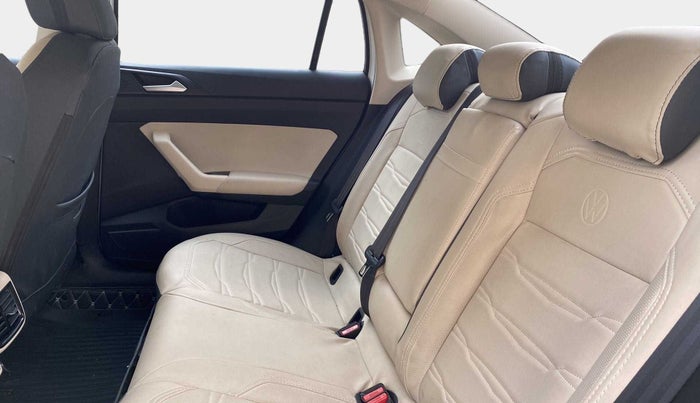 2022 Volkswagen VIRTUS HIGHLINE TSI 1.0 MT, Petrol, Manual, 24,126 km, Right Side Rear Door Cabin