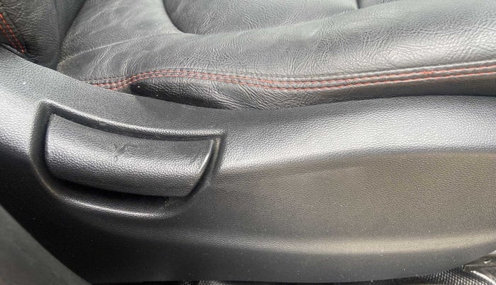 2016 Hyundai Creta E PLUS 1.6 PETROL, Petrol, Manual, 46,349 km, Driver Side Adjustment Panel