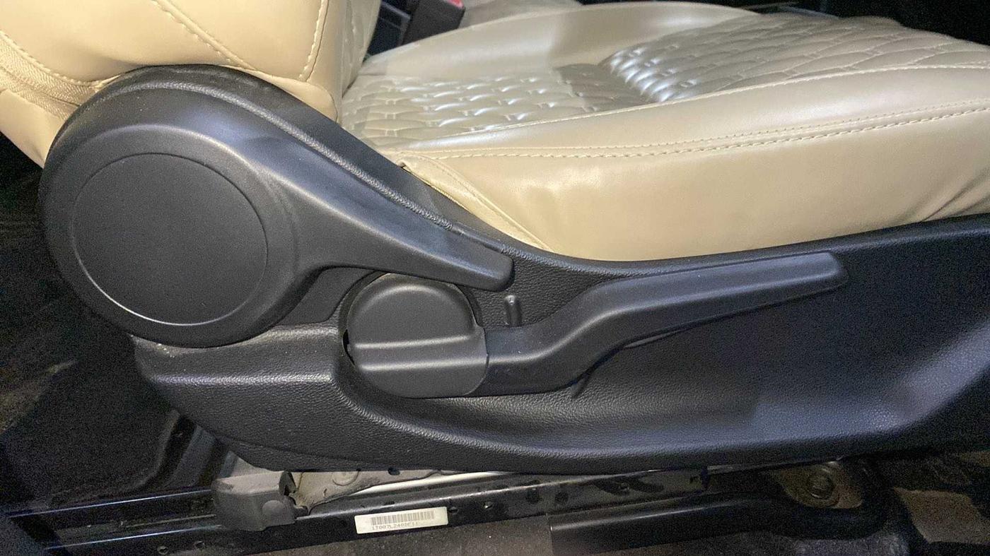 2021 Honda City 1.5L I-VTEC V MT 5TH GEN, Petrol, Manual, 17,440 km, Driver Side Adjustment Panel