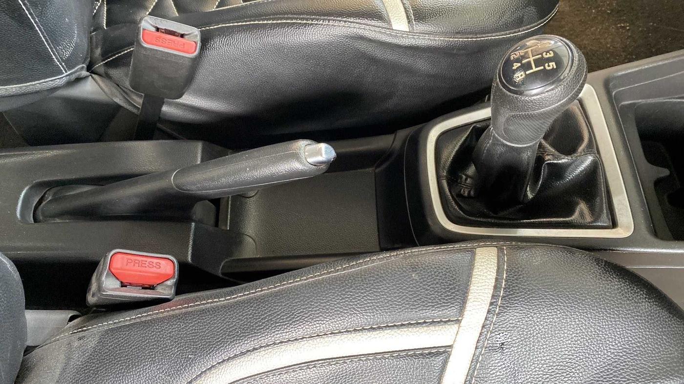 2019 Maruti Swift VXI, Petrol, Manual, 26,145 km, Gear Lever