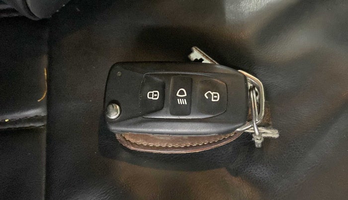 2020 Tata ALTROZ XE PETROL, Petrol, Manual, 24,424 km, Key Close Up