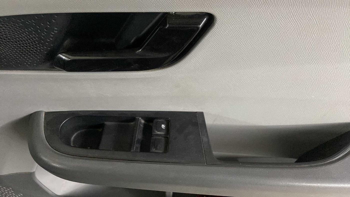 2020 Tata ALTROZ XE PETROL, Petrol, Manual, 24,424 km, Driver Side Door Panels Control
