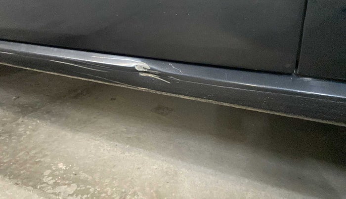 2019 Volkswagen Ameo TRENDLINE 1.0L, Petrol, Manual, 48,350 km, Left running board - Minor scratches