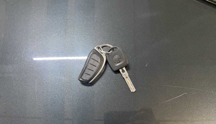 2019 Volkswagen Ameo TRENDLINE 1.0L, Petrol, Manual, 48,350 km, Key Close Up