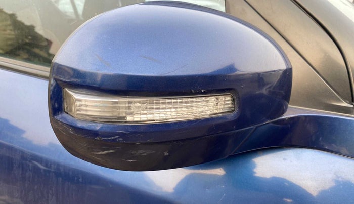 2012 Maruti Swift VXI, Petrol, Manual, 56,132 km, Right rear-view mirror - Indicator light has minor damage